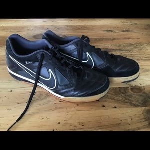 Mens Nike gato size 10.5